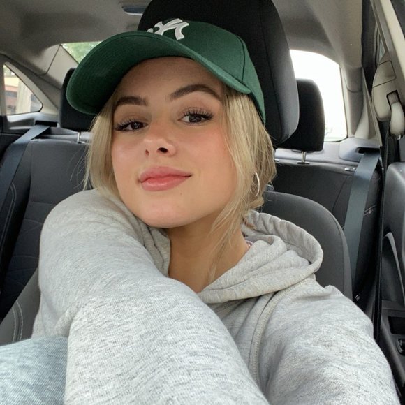 Meet your Posher, Gabrielle - Picture 1 of 1